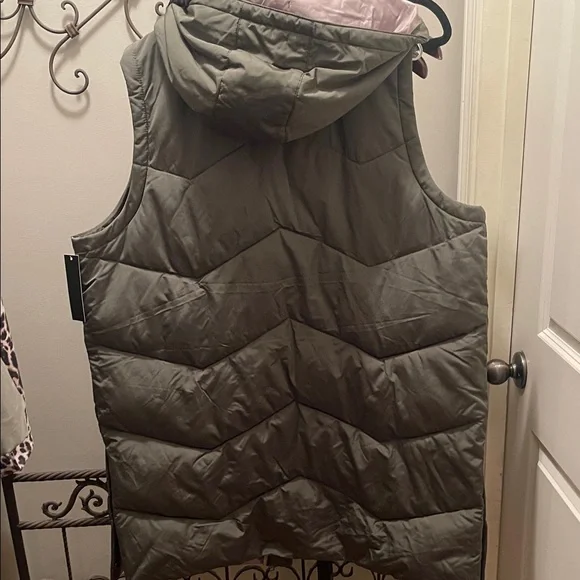 NUAGE Puffer Vest with Hood- NWT — XL - Picture 4 of 5